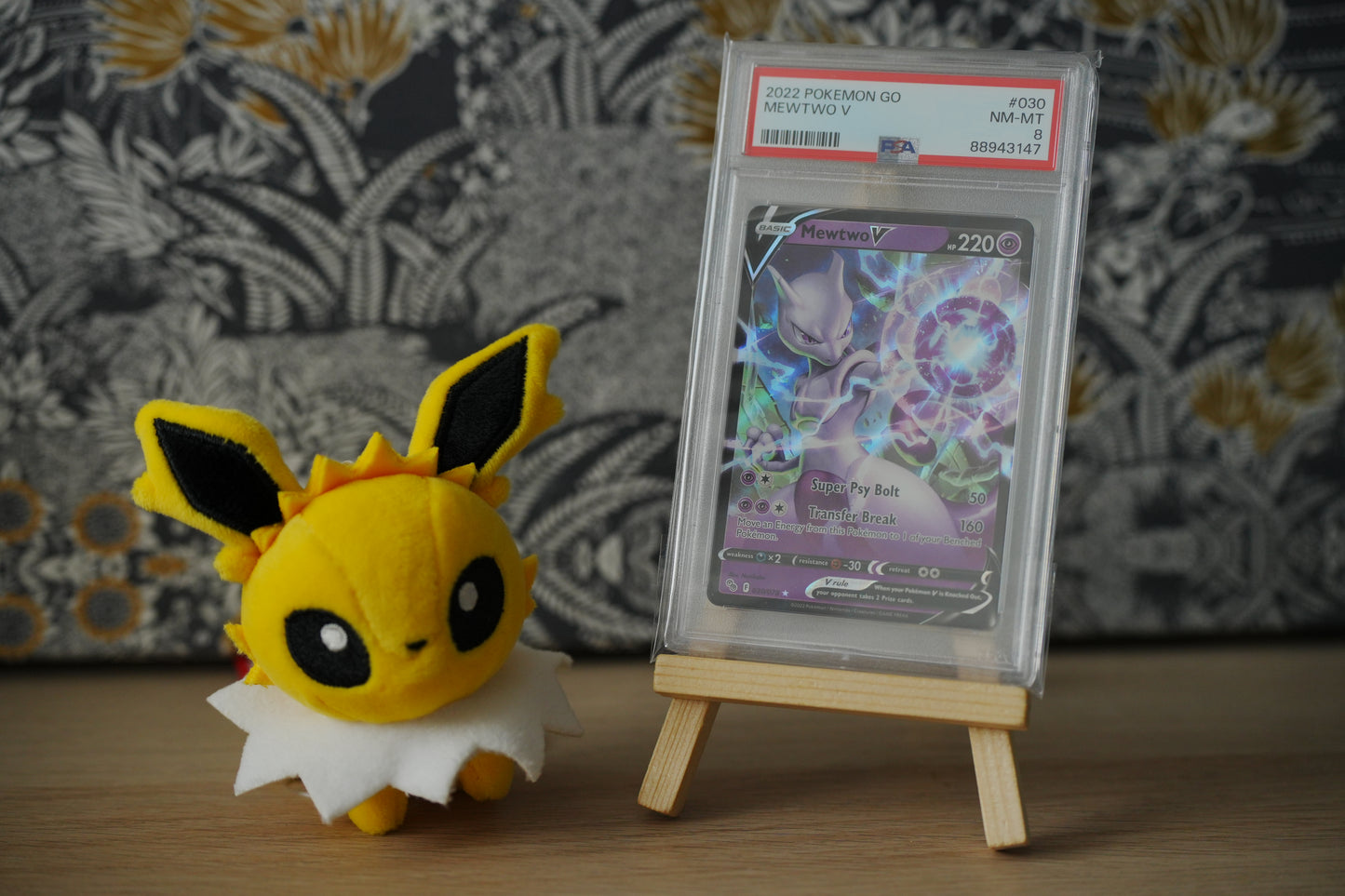 Mewtwo V - Pokemon Go [PSA 8]